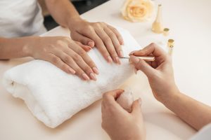 Come preparare le unghie alla manicure
