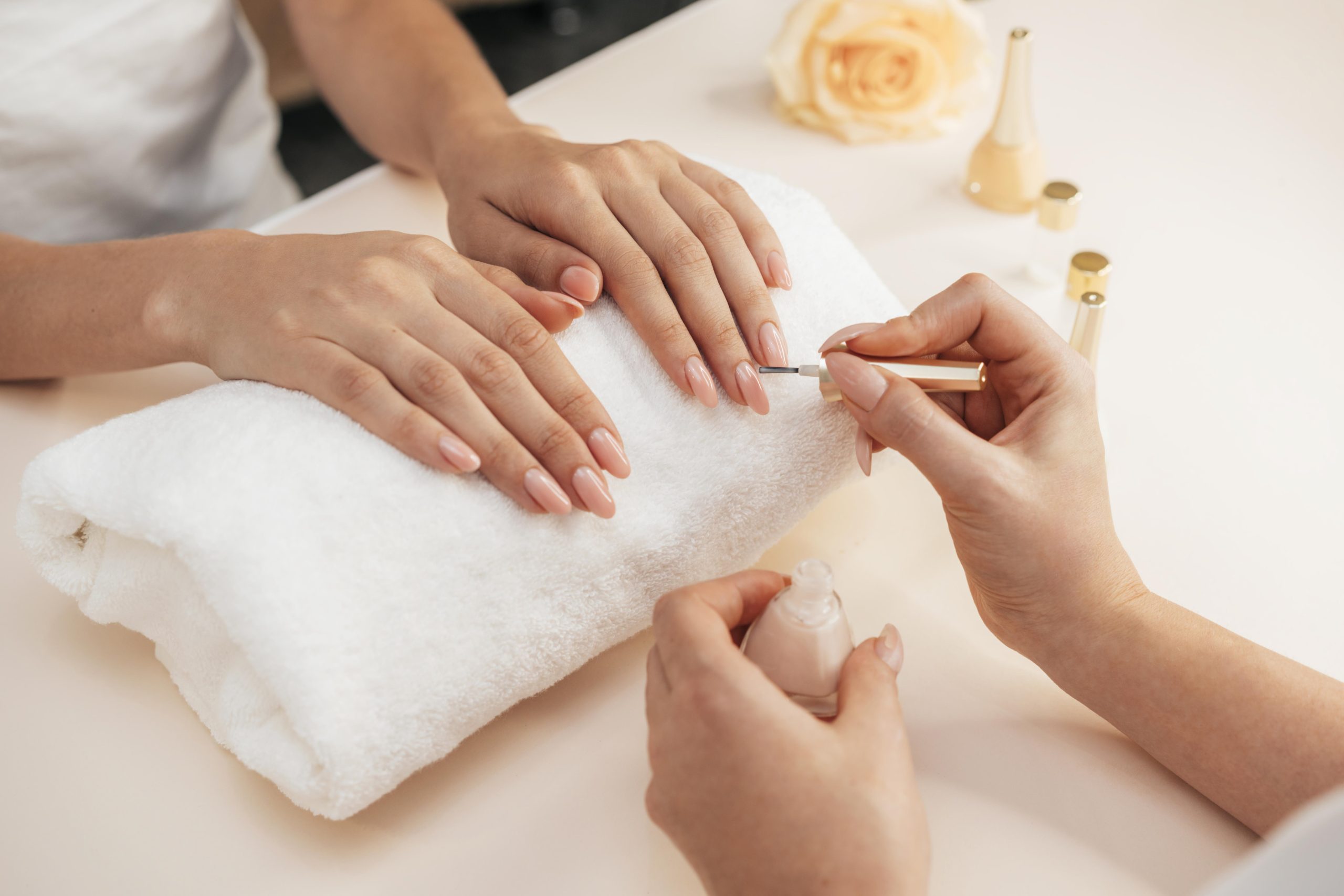 Come preparare le unghie alla manicure?